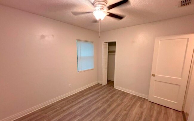 Building Photo - 3024 W 1st St