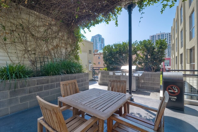 Building Photo - 777 6th Ave