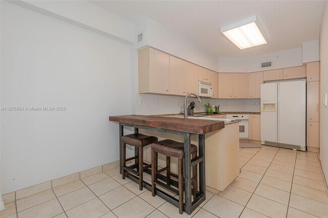 Building Photo - 3370 Hidden Bay Dr