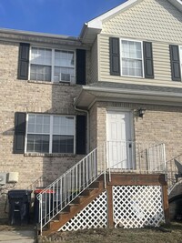 Building Photo - Townhouse located in Middletown