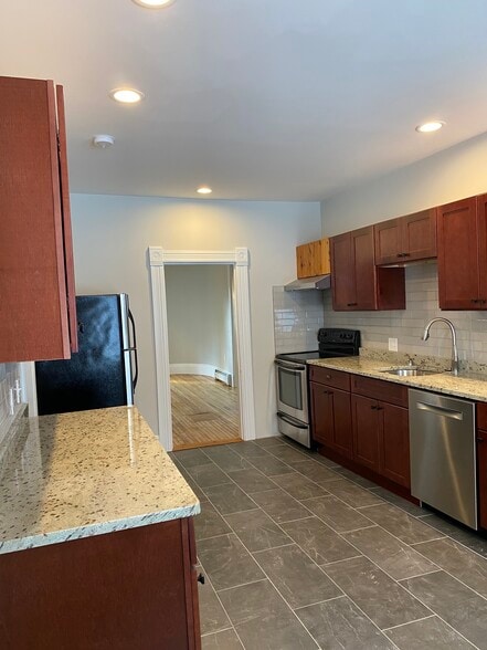 Modern kitchen - 34 Uxbridge St