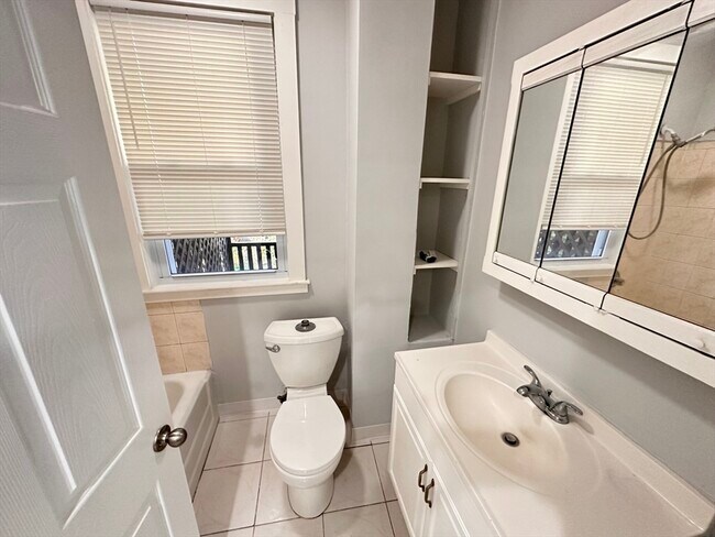 Building Photo - 218 Princeton St