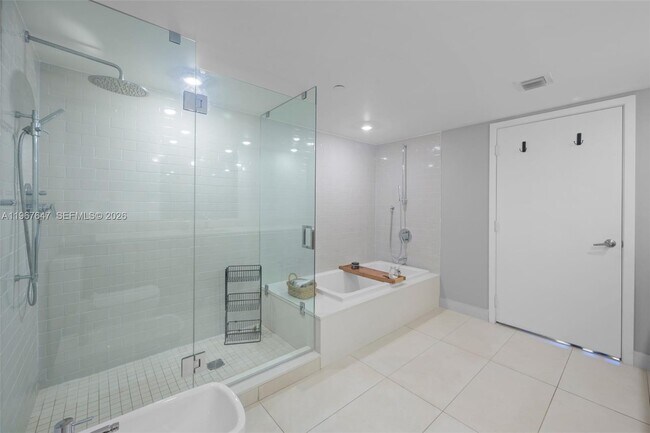 Building Photo - 1025 92nd St