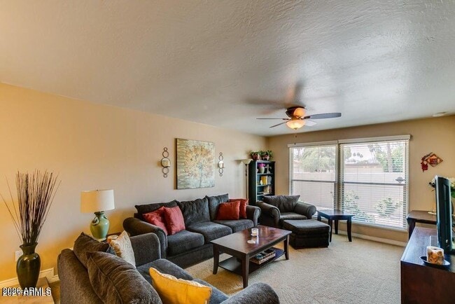 Building Photo - 7129 N Vía De Alegria