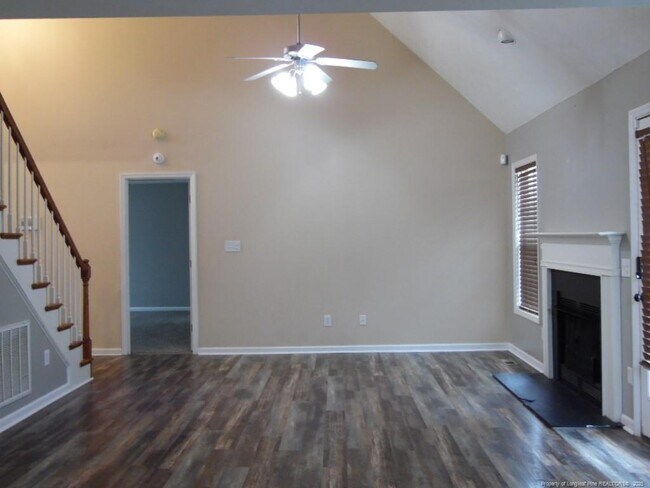 Building Photo - 113 Blue Water Dr