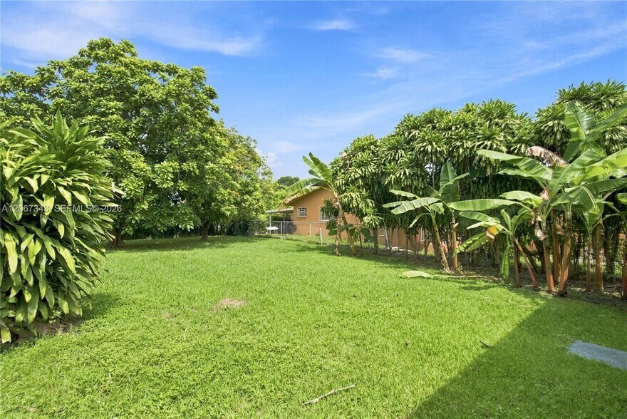 Building Photo - 2920 SW 38th Ct