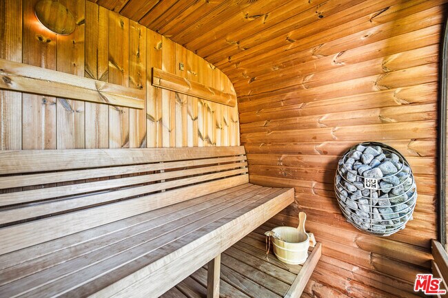 Building Photo - 22428 Victory Blvd