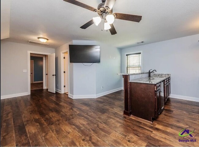 Building Photo - 111 S Carmenville Dr