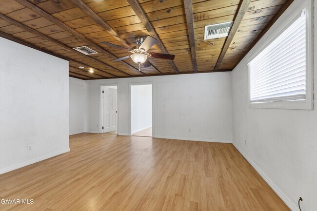 Building Photo - 13237 E Ave W 8