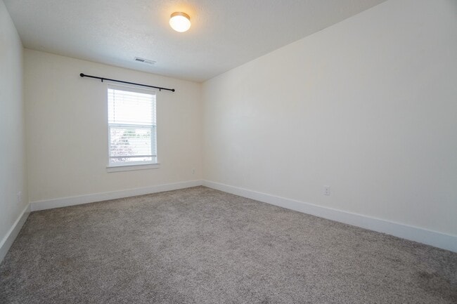 Building Photo - 1655 N Azurite Pl