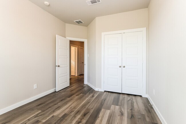 Building Photo - 357 N Centro Cir