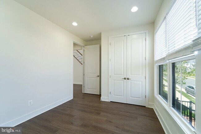 Building Photo - 41935 Spring Air Dr