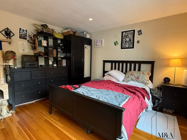 Building Photo - 197 Kent St