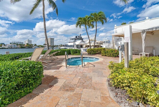 Building Photo - 1 Las Olas Cir