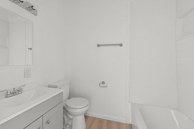 Building Photo - Charming 4 Bedroom, 2 Bathroom house