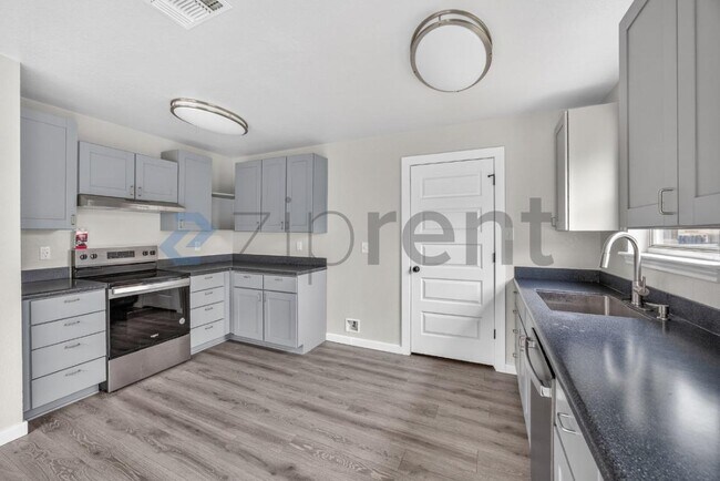Building Photo - 10707 Shaenview