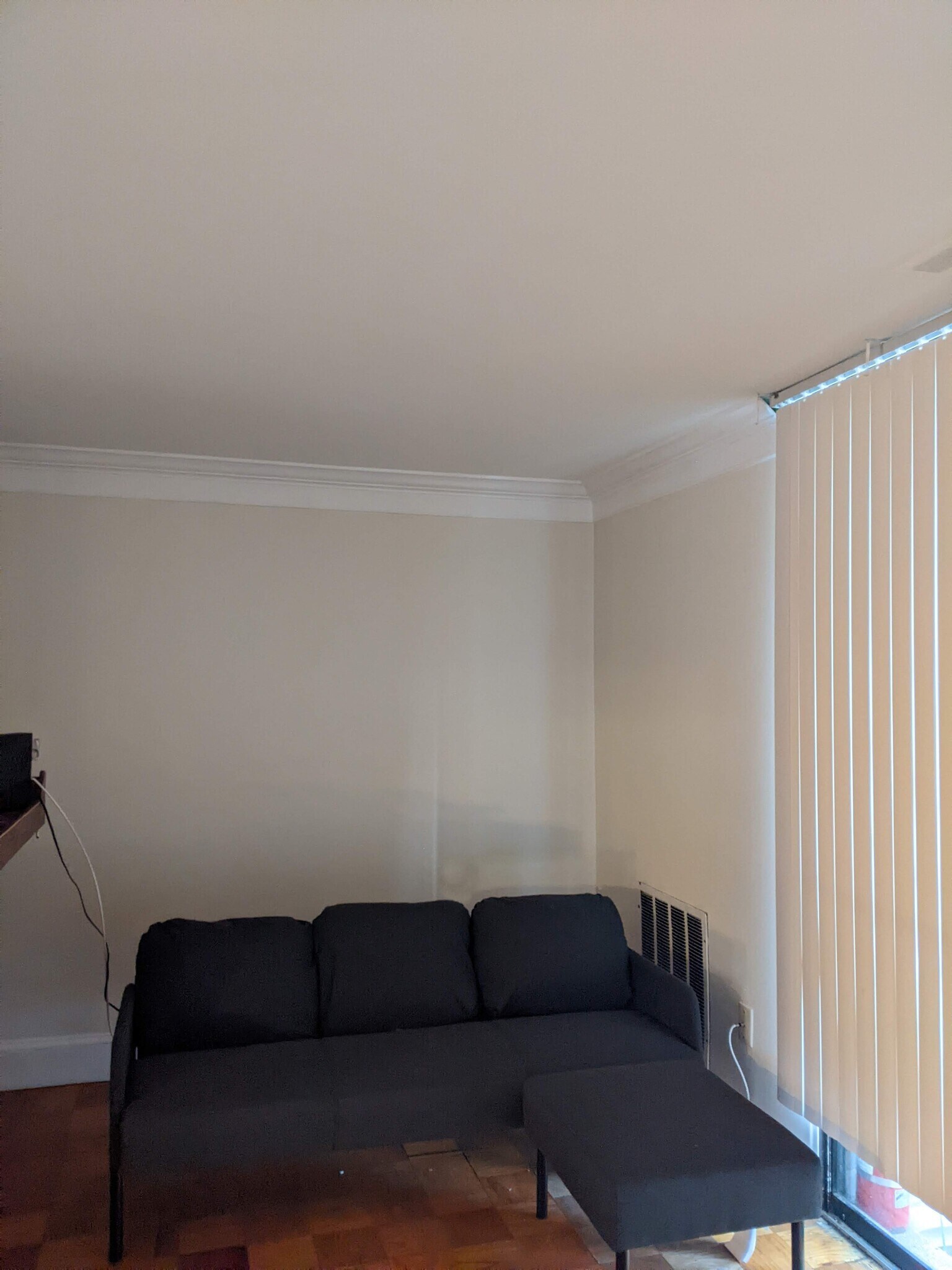 Living room - 742 Quince Orchard Blvd