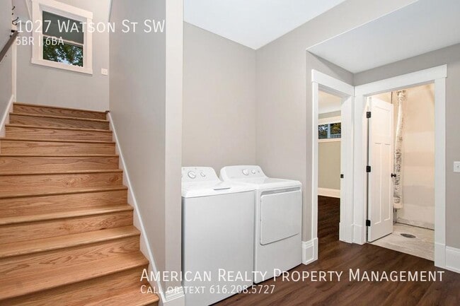 Building Photo - 1027 Watson St SW