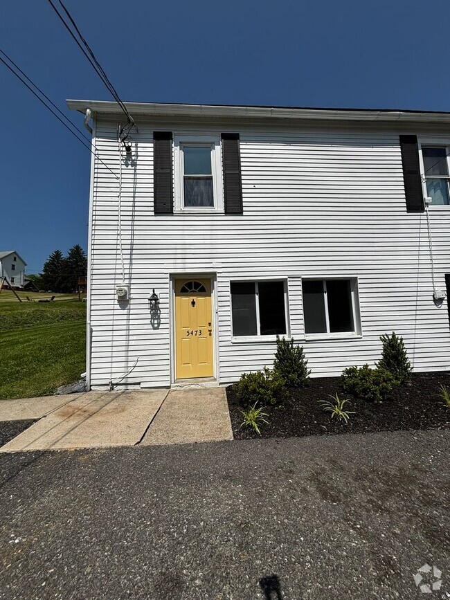 Building Photo - Newly remodeled 3+ bedroom