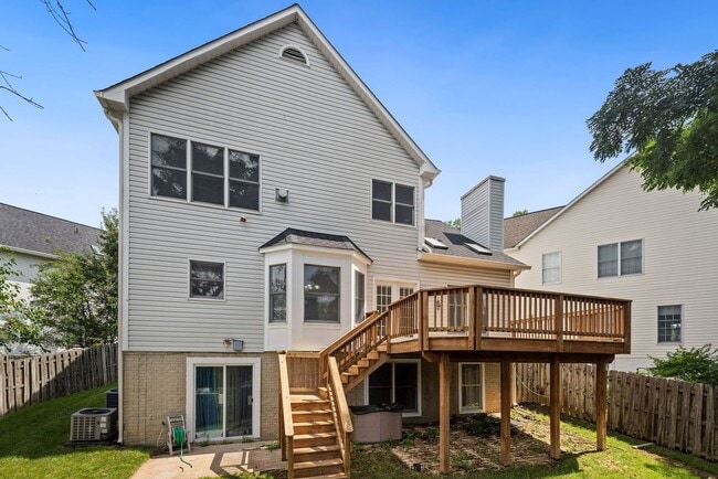 Building Photo - 3 Bed 2 Full Bath 2 Half Bath - Silver Spring Colonial - Military clause supported