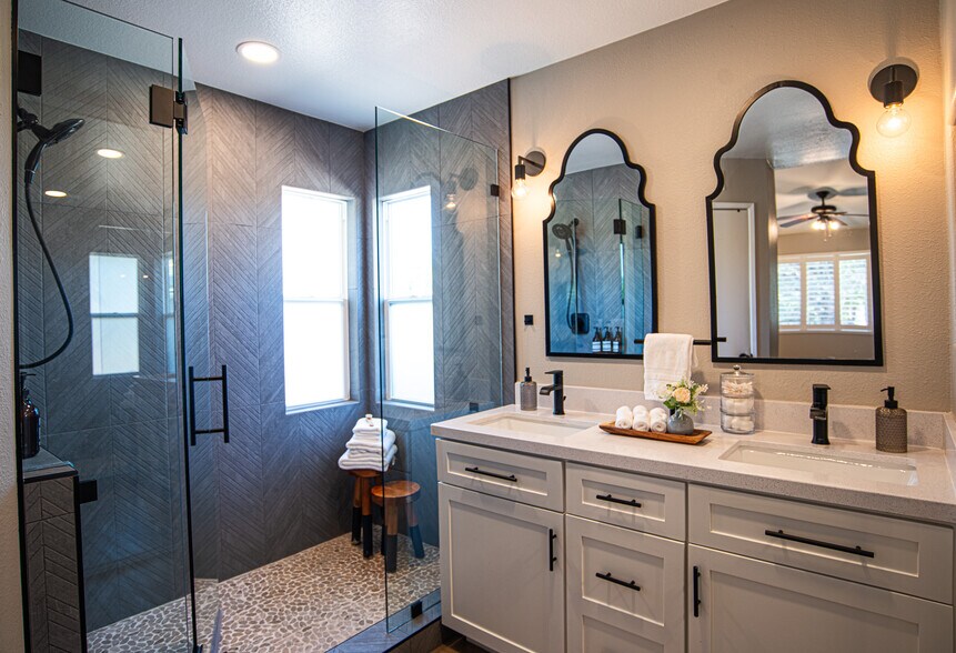 Building Photo - 5239 Hubbert St