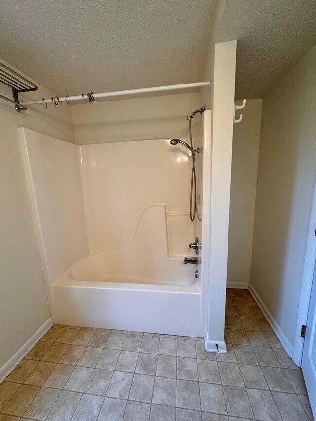 Building Photo - House for Rent in Bridgewater