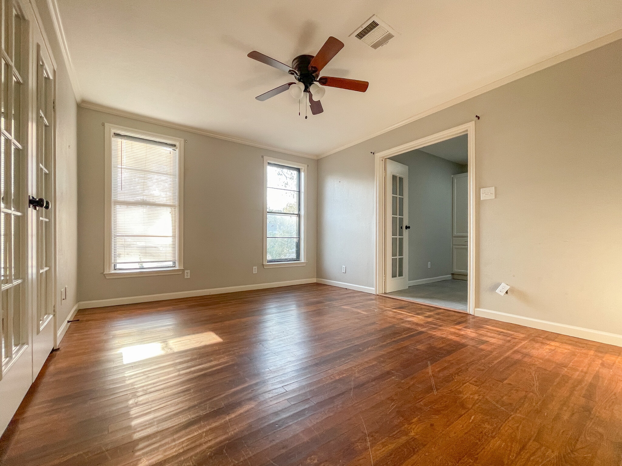 Building Photo - 207 N Bermuda St