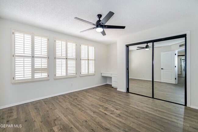 Building Photo - 6529 Jim De Groat Dr