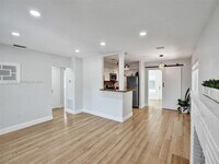 Building Photo - 1713 NE 15th Ave