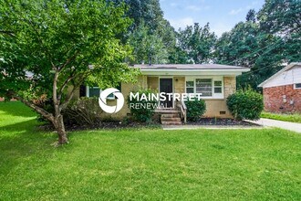 Building Photo - 3 Bedroom Pet-Friendly Home in Charlotte, NC with Main Street Renewal