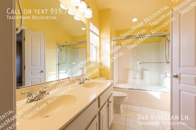 Building Photo - Spacious 4-Bedroom, 2.5-Bathroom Townhouse...