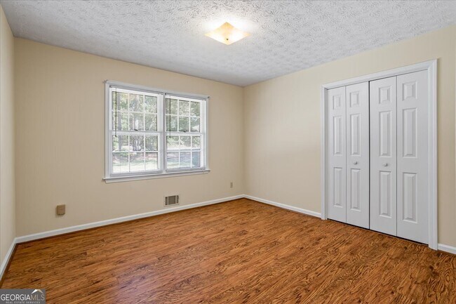 Building Photo - 3929 Lenora Church Rd