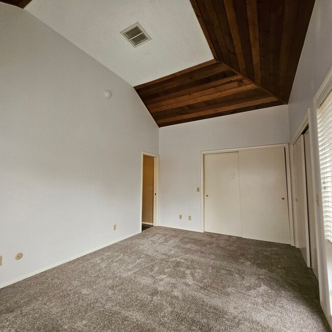 Building Photo - 81 Kincardine Dr