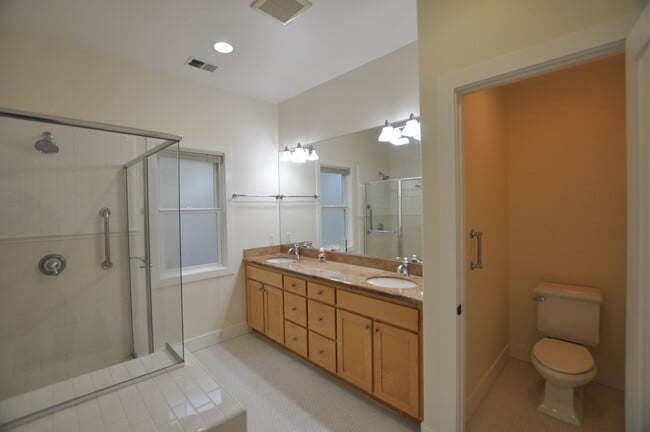 Building Photo - Luxury Craftsman Style Home in quiet San M...