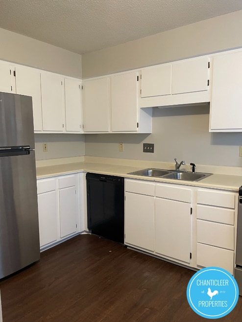 Building Photo - 2146 Charles St