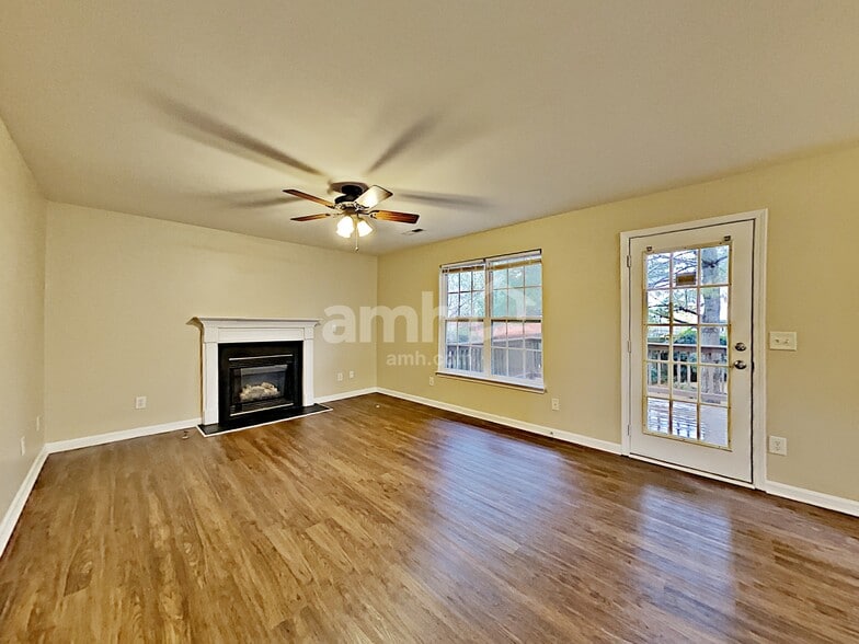 Building Photo - 1824 Devon Dr