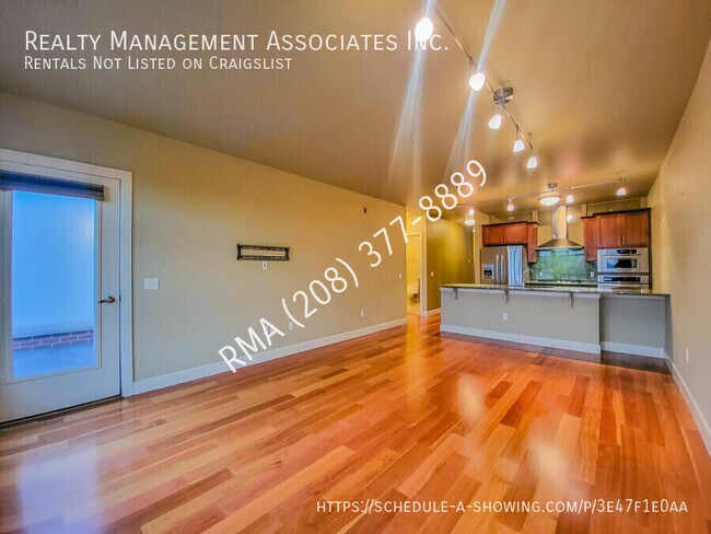 Building Photo - 406 S 13th St