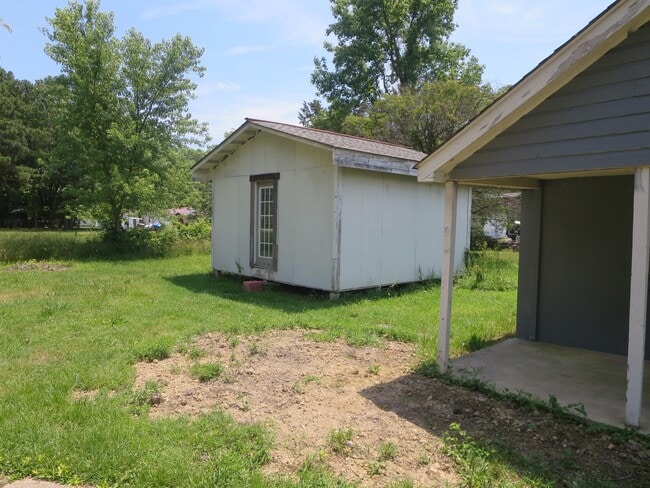 Building Photo - 324 2nd St