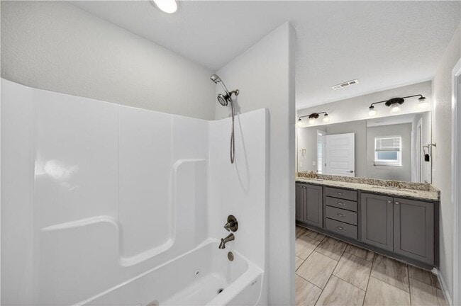 Building Photo - 440 Willow Dr