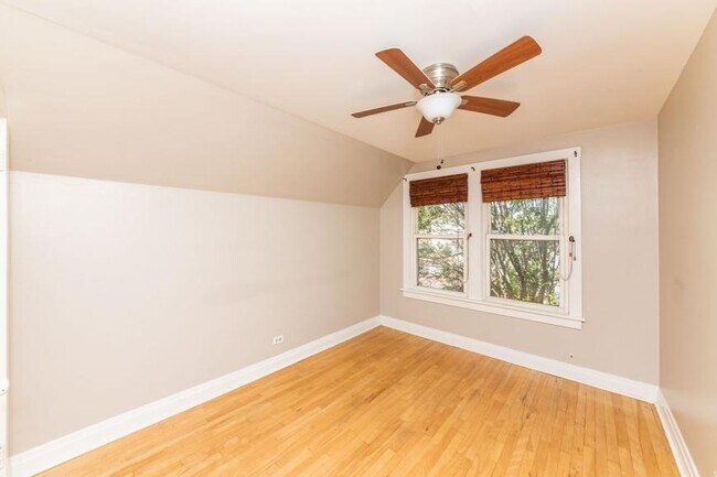 Building Photo - 2 bedroom in Chicago IL 60618