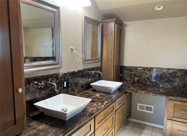 Building Photo - 10485 La Sombra Ave
