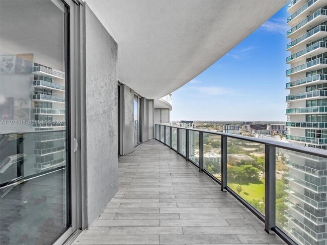 Building Photo - 488 NE 18th St