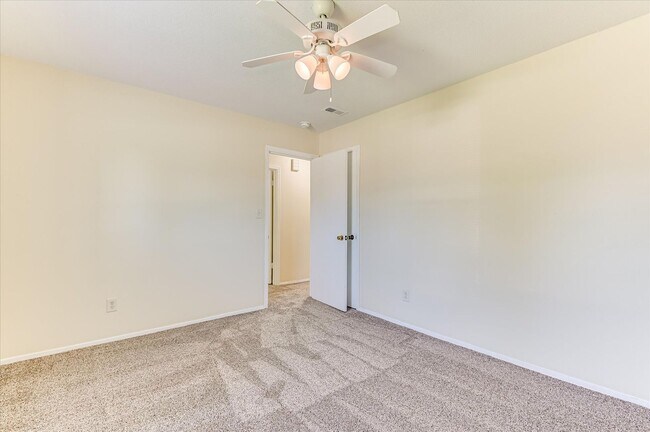 Building Photo - 4532 Hillside Dr