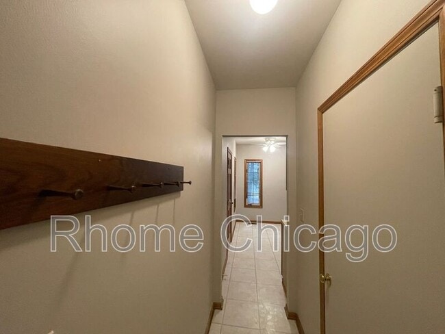 Building Photo - 519 W Parkside Dr