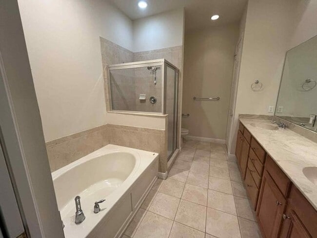 Building Photo - 12547 SE Old Cypress Dr