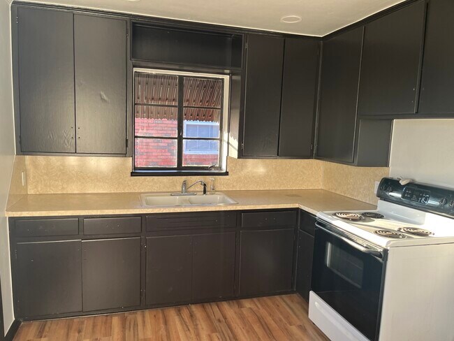 Building Photo - 2212 SW 61st St