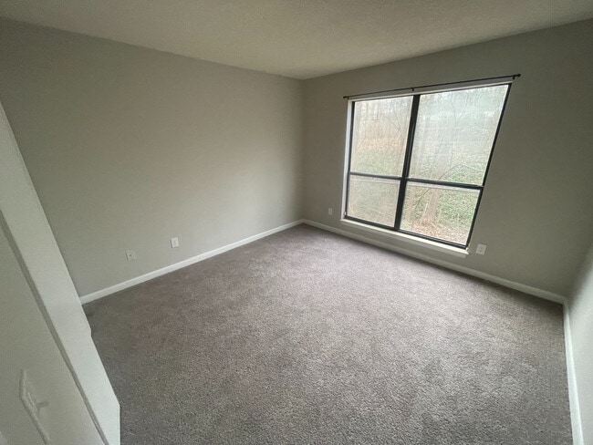 Building Photo - Room in Condo on Sharon Chase Dr