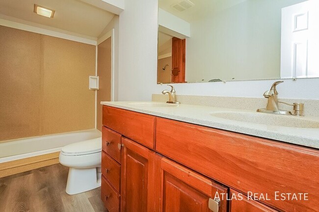 Building Photo - 888 Ogden Cir