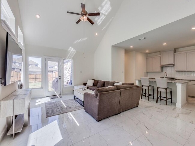 Building Photo - 337 Gleneagles Dr