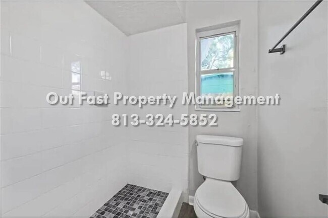 Building Photo - 2920 Emerson Ave S